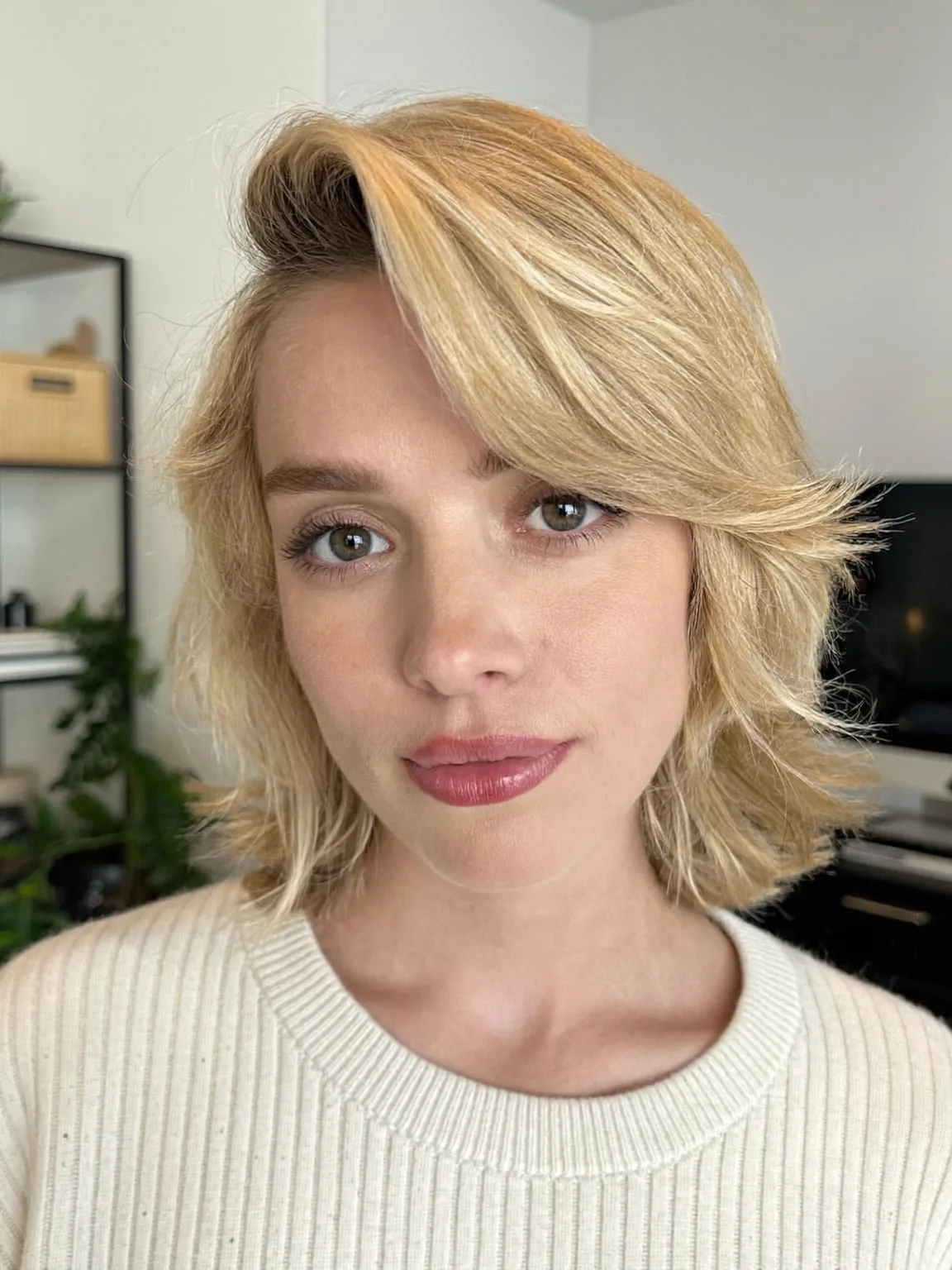 Wavy Sandy Blonde Textured Chin-Length Bob with Side-Swept Bangs